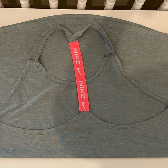 Nike - Picture 5 of 7